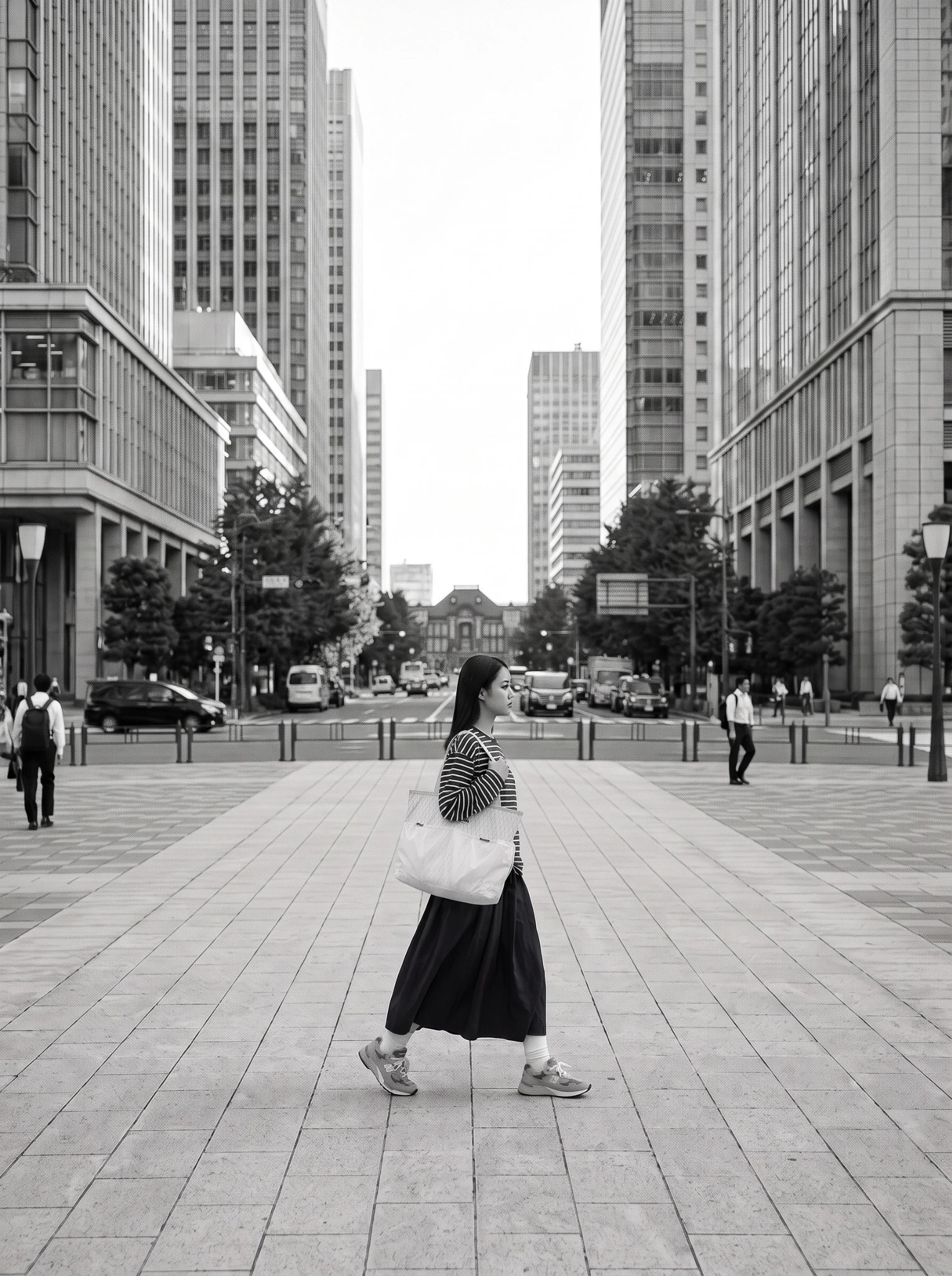 OUKKA tote styling in a black-and-white city scene