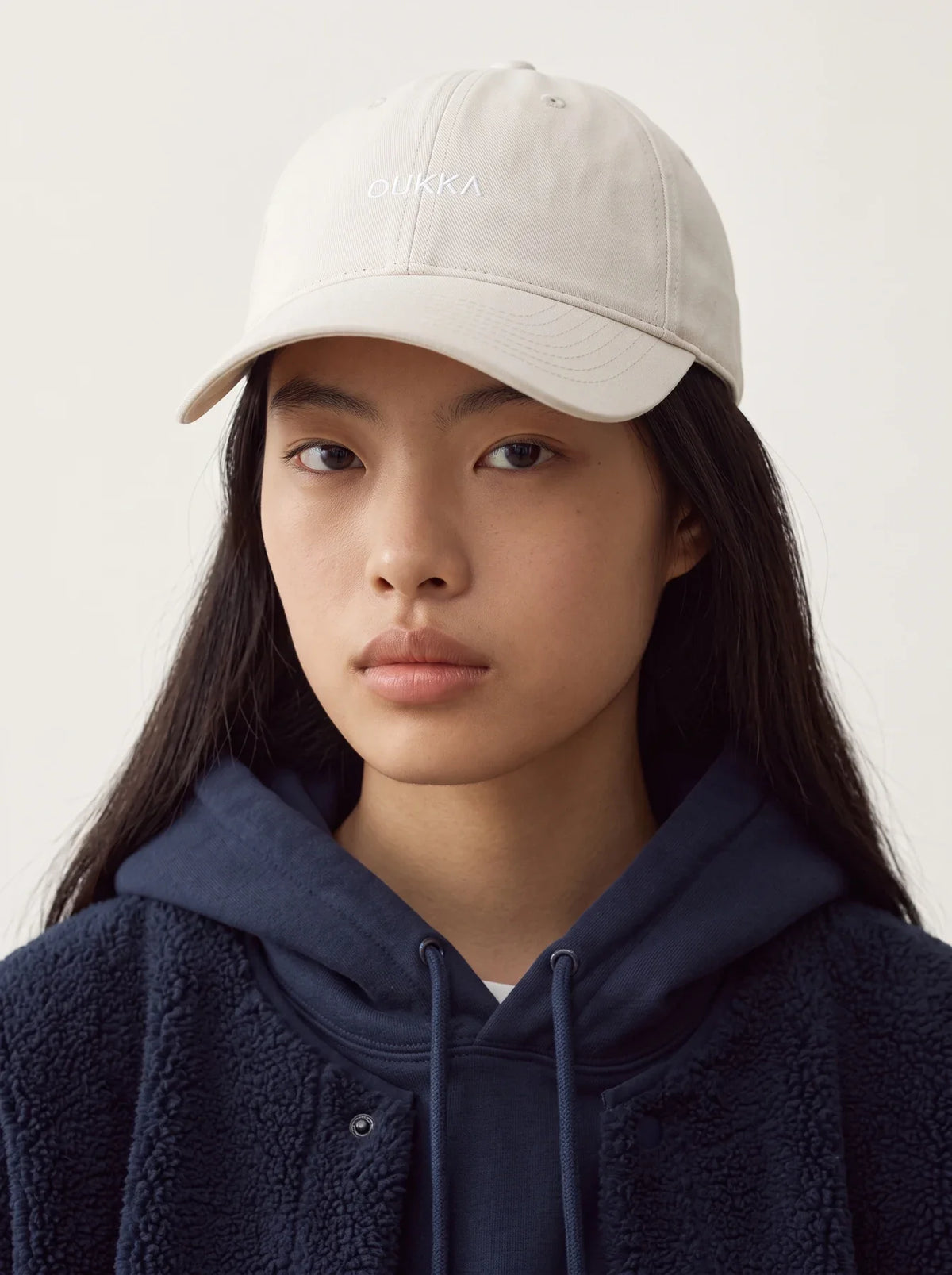OU5130 — DAILY BB CAP — off-white model close-up